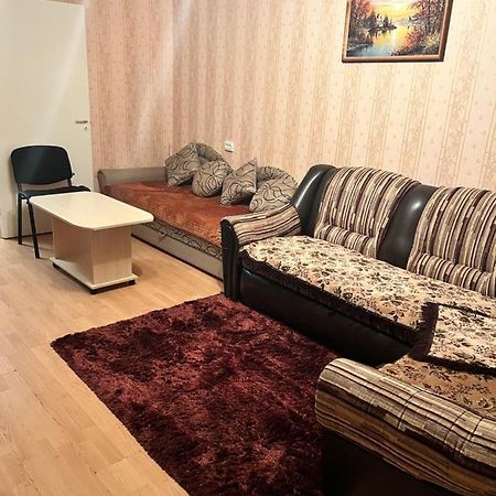 Ореховая Горка Апартаменты С Балконом И Лифтом Narva Kültér fotó